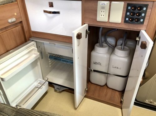 toyota-camroad-fridge-water toyota-camroad-fridge-water